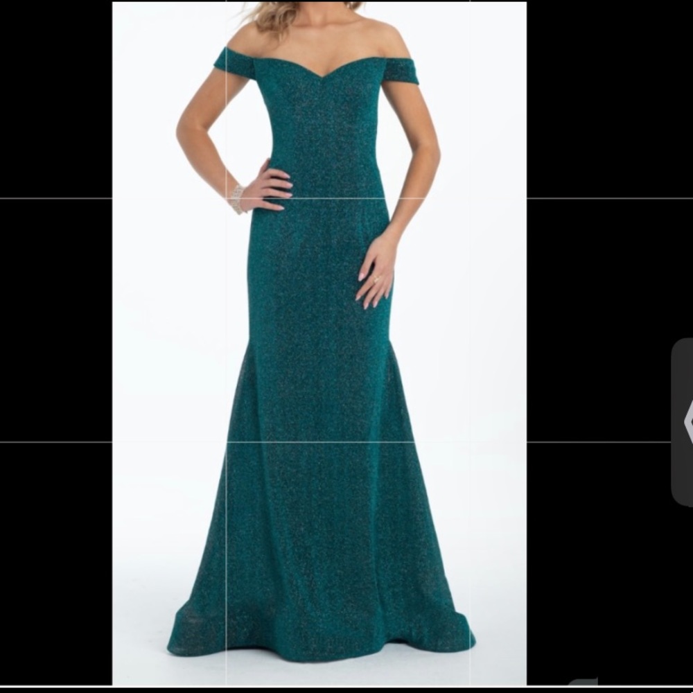 Camille La Vie Off Shoulder Size 14 Green Dress